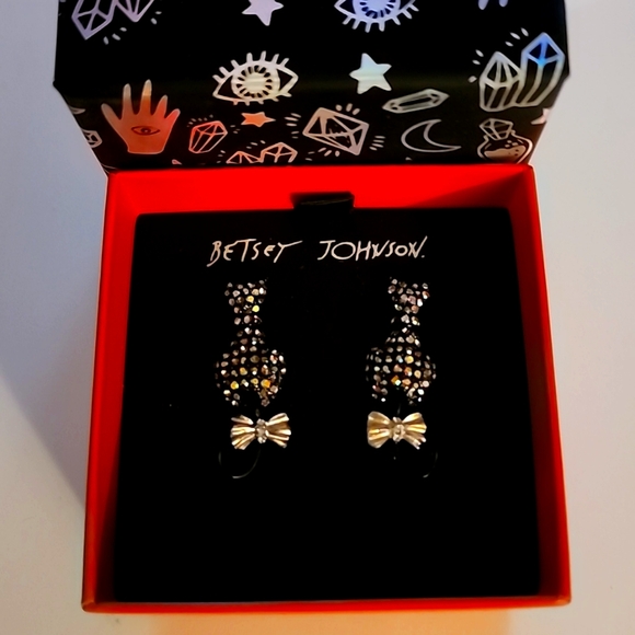 Betsey Johnson Jewelry - NWT Betsey Johnson Black Cat w Irridescent Pavé Rhinestones & Gold Bows on Tails